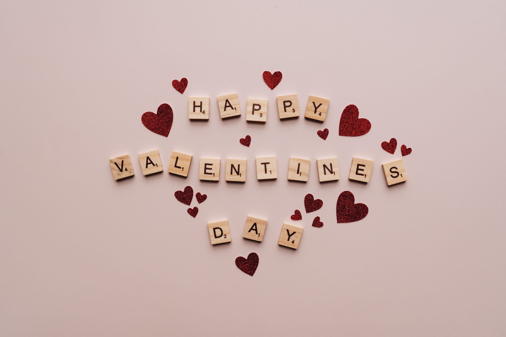 Regali di San Valentino per lei: idee regalo tra classici e novità per la festa degli innamorati